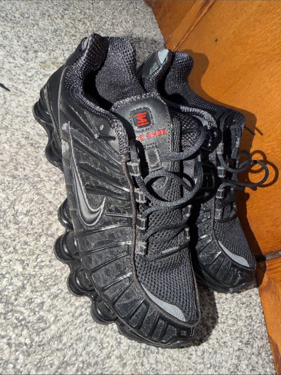Shoes - Womens Black Nike Shox
